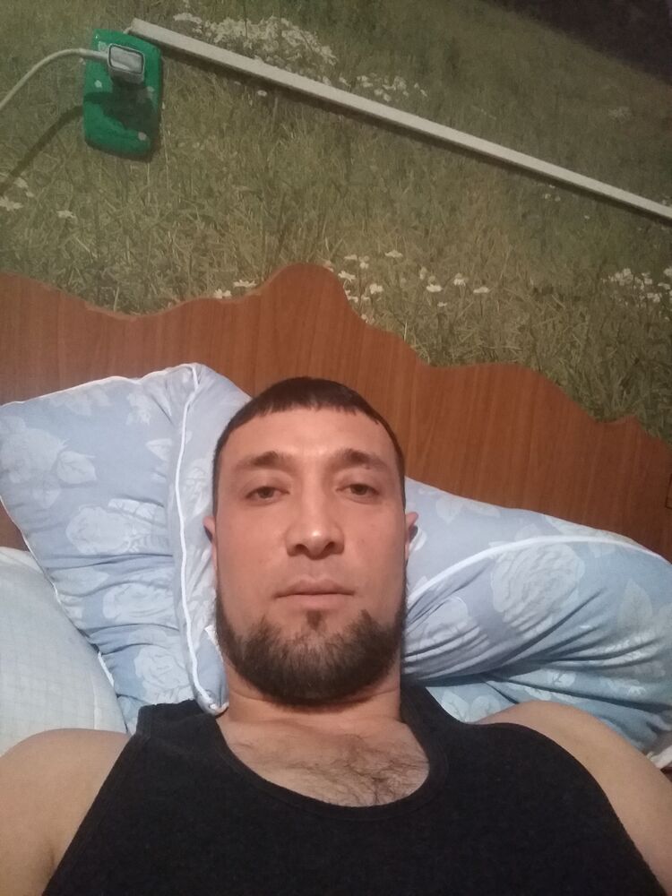  39245433  Jon Vuyk, 40 ,    