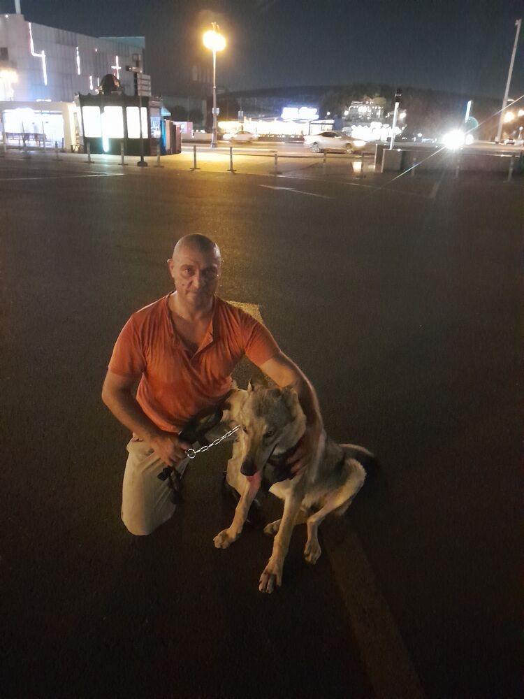  45952053  Raul, 50 ,    