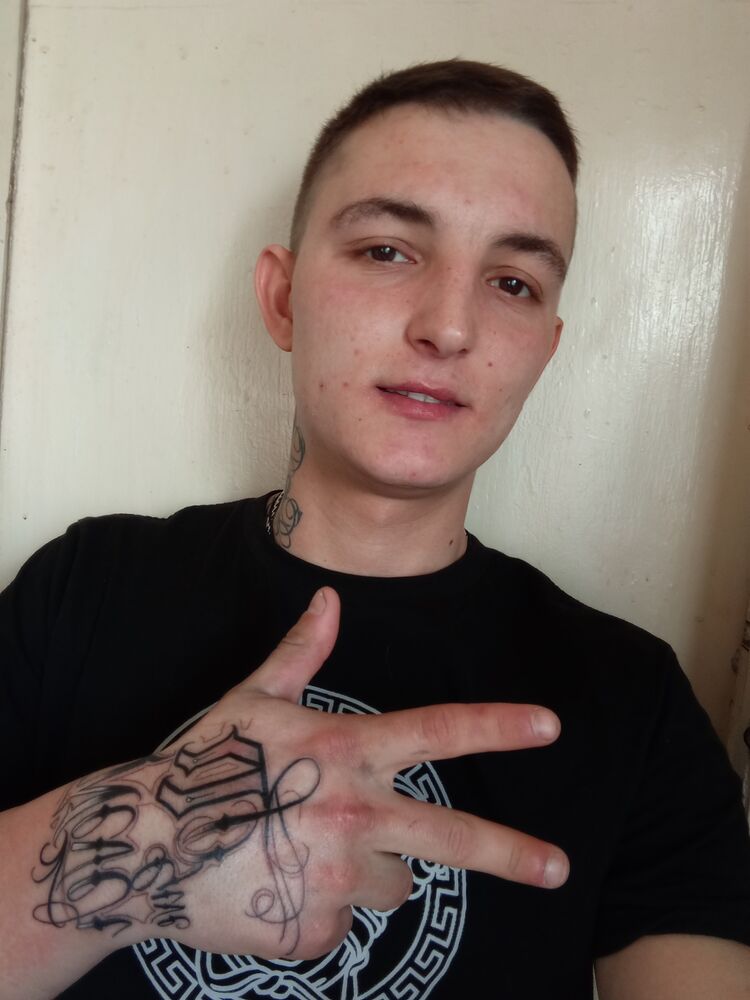  42078683  Denis, 23 ,    