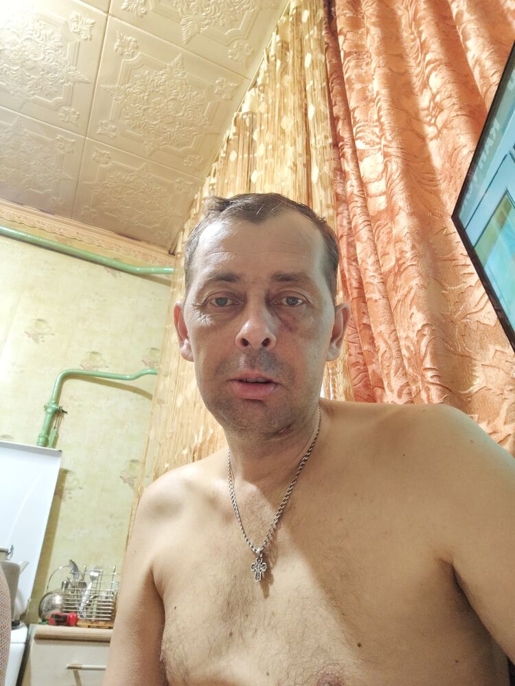  41001243  Vlad, 44 ,    