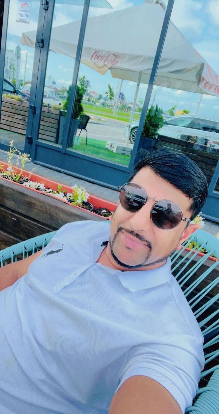  45599173  Khan, 39 ,    