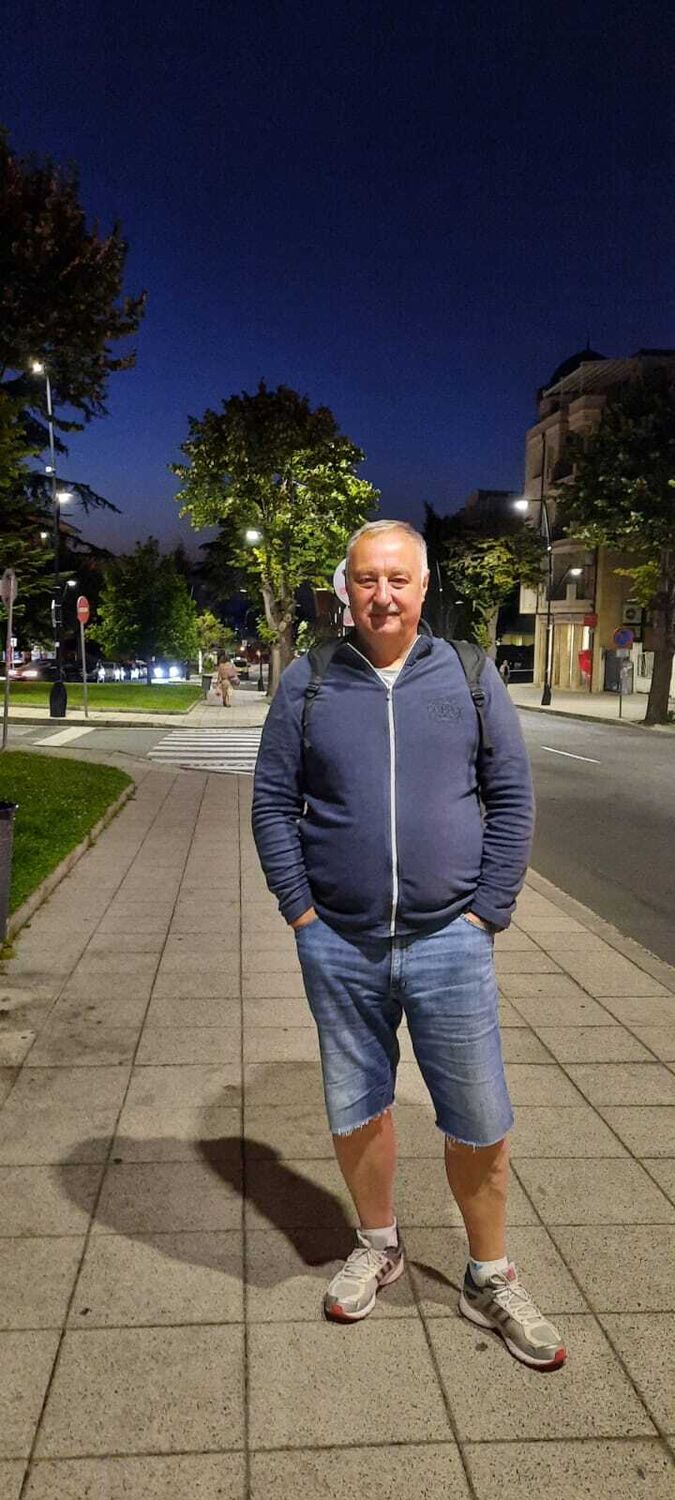 44144133  Vladimir, 71 ,    