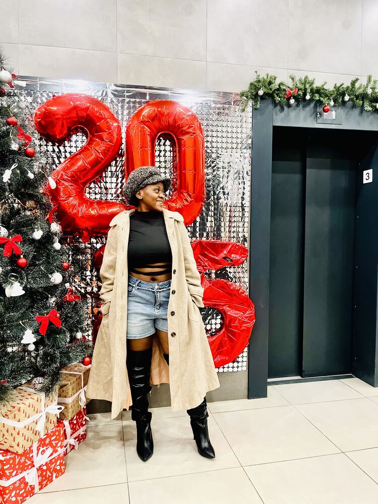  ,   Nella, 22 ,  