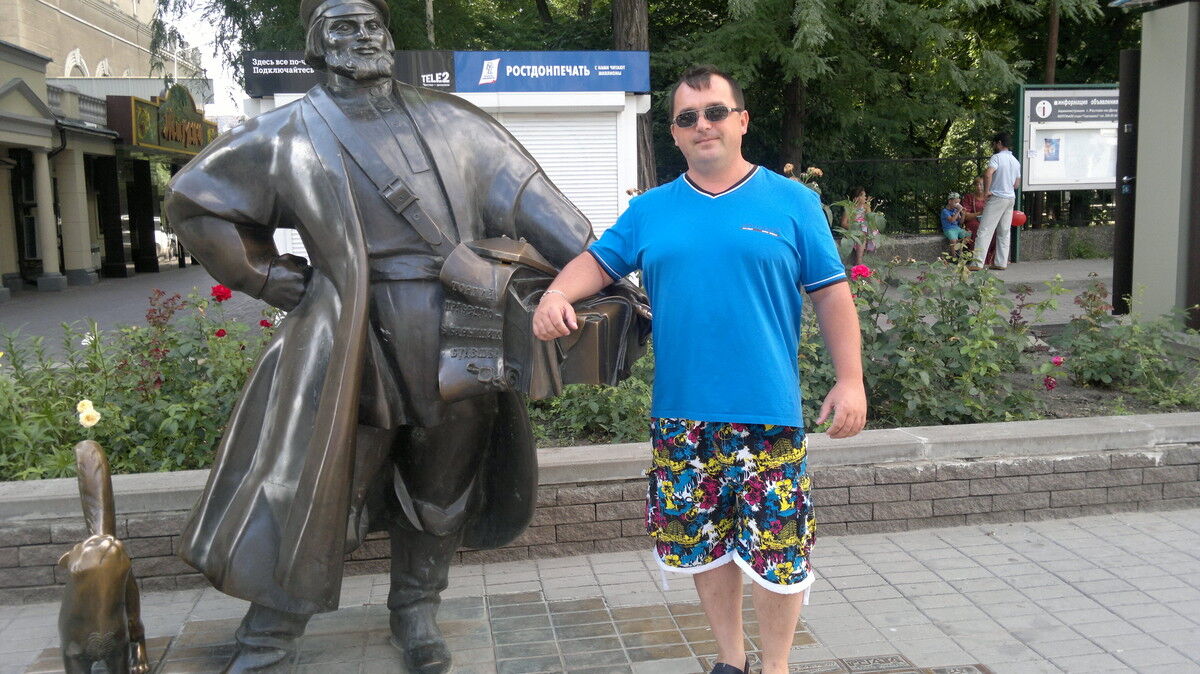  --,   Maks, 44 ,   ,   , c 