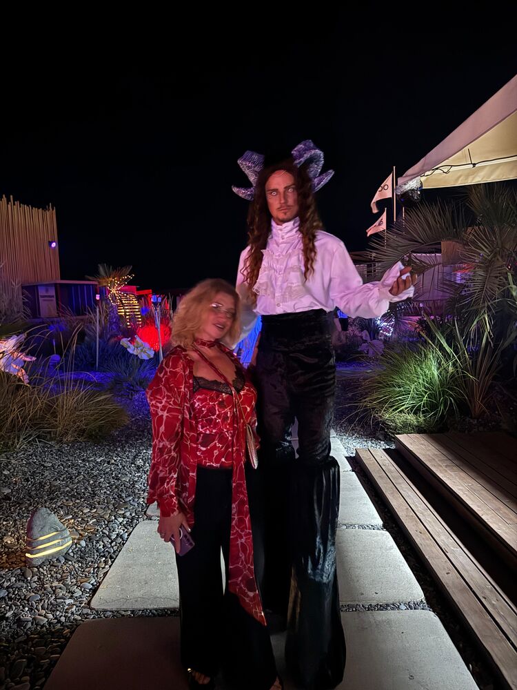  53740563  Katarina, 50 ,    