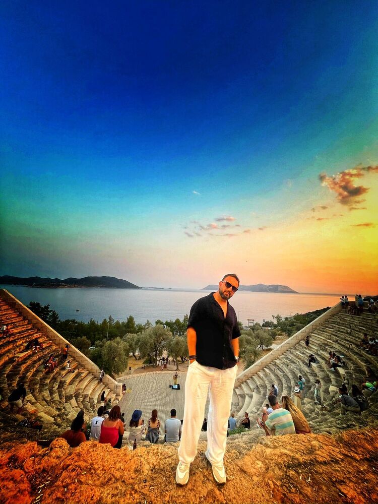  46521873  Sedat, 40 ,    