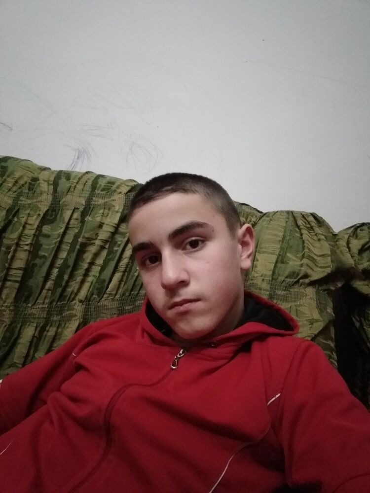  18502973  Sargis, 23 ,    