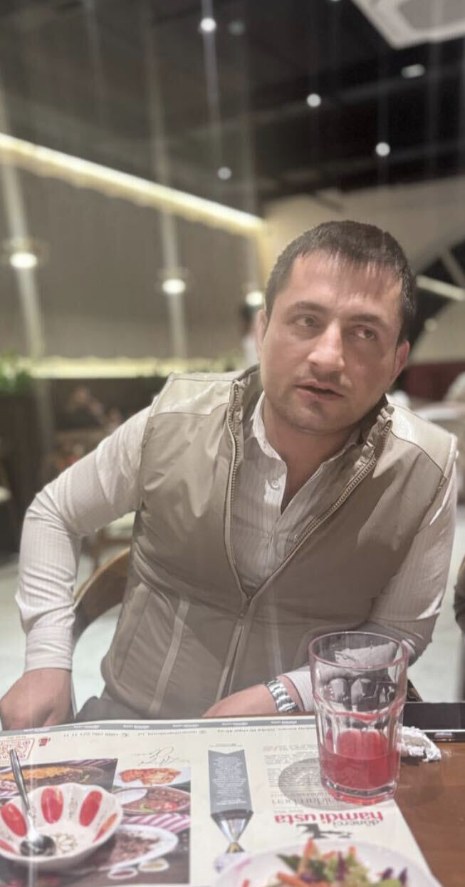  42344393  Farhod, 28 ,    