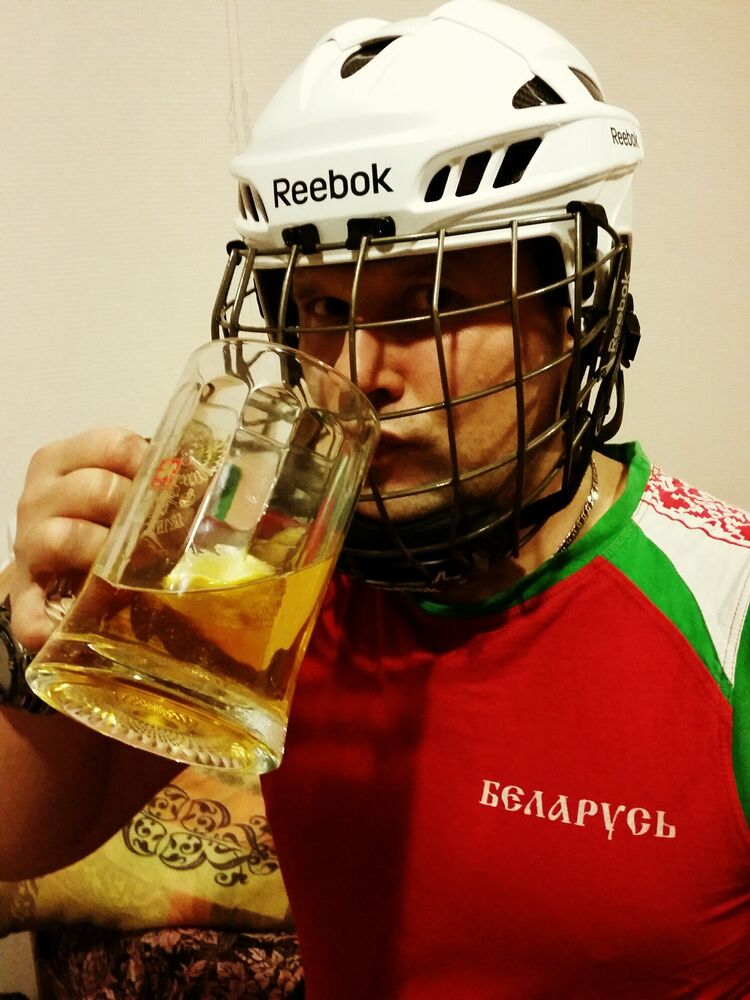  53425733  Makar, 37 ,    