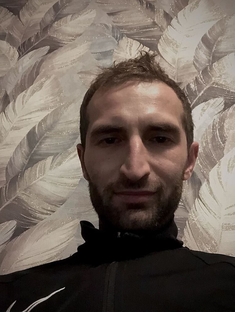  48883343  , 33 ,    