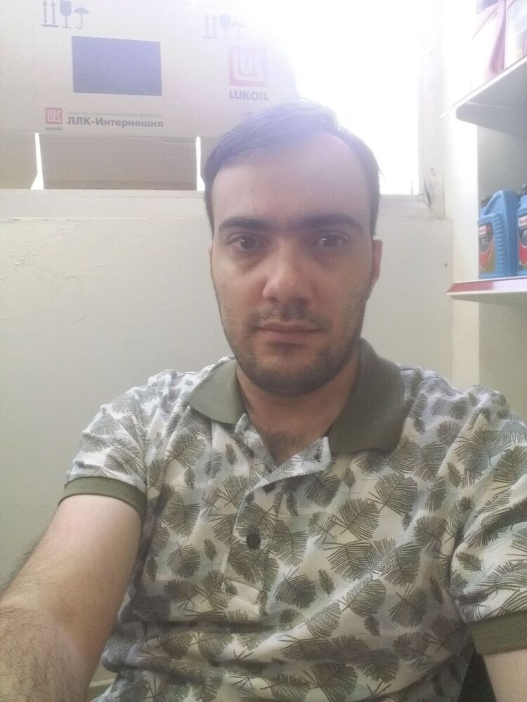  21035493  Elnur, 39 ,    