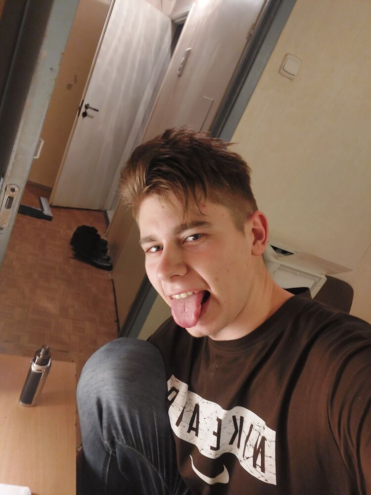  33422163  , 23 ,    -