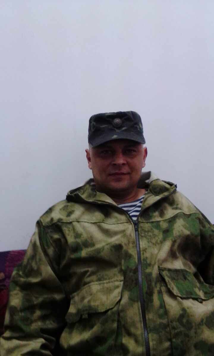  ,   Viktor, 46 ,  