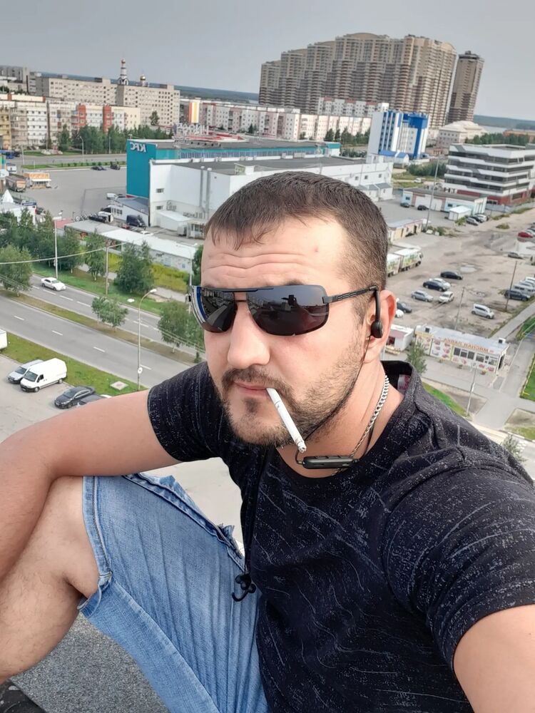  32168153  Oleg, 37 ,    