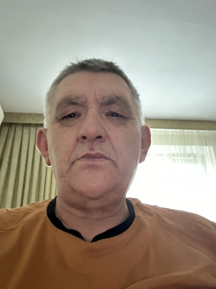  44250643  Alex, 61 ,    