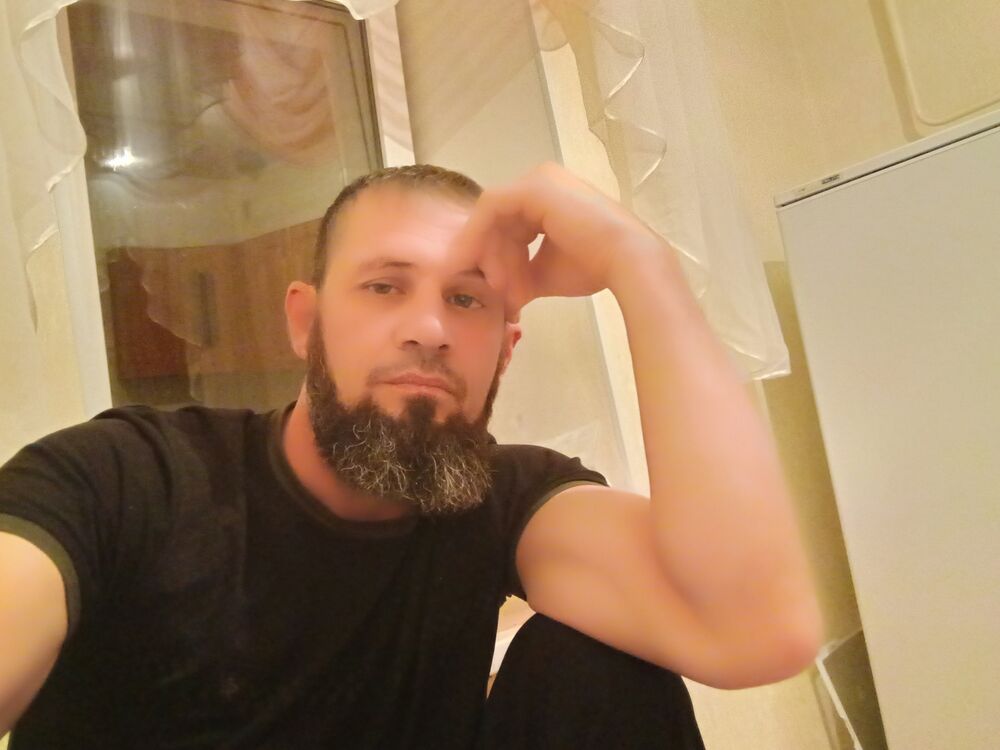  37716063  Arbi, 43 ,    