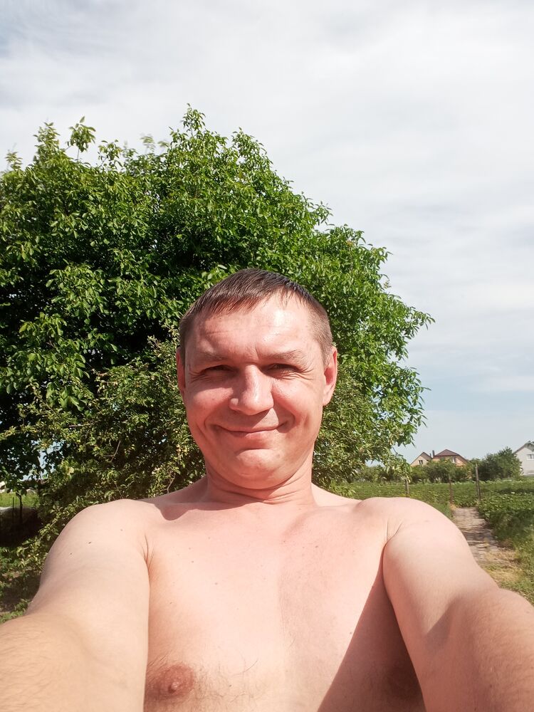 41663393  Roman, 49 ,    