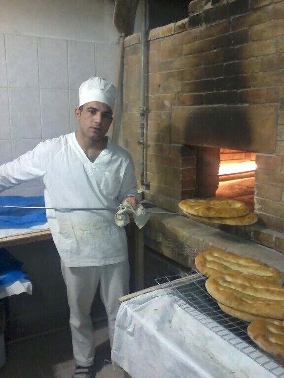  21034303  Ruslan, 37 ,    