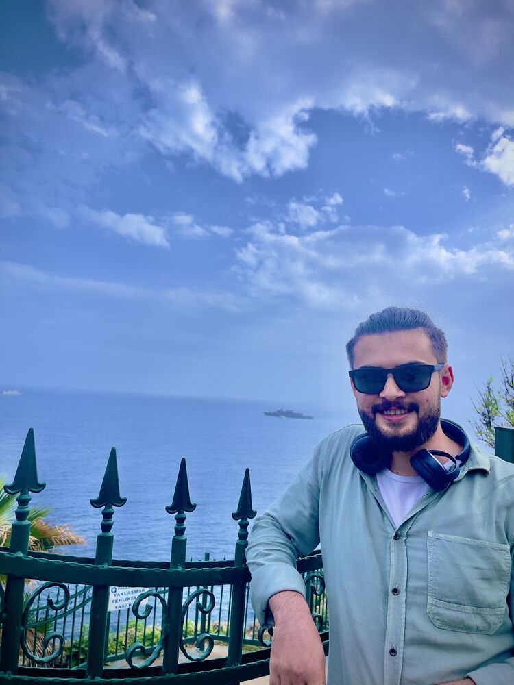  39624903  Onur, 27 ,    