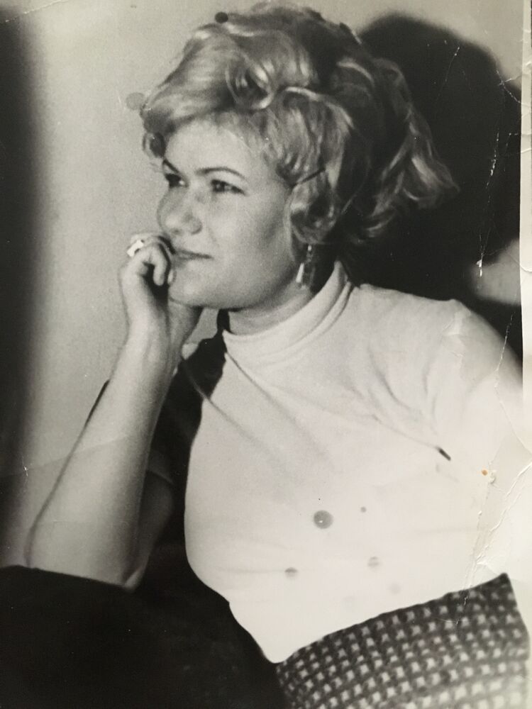  52513853  Lisa, 57 ,    