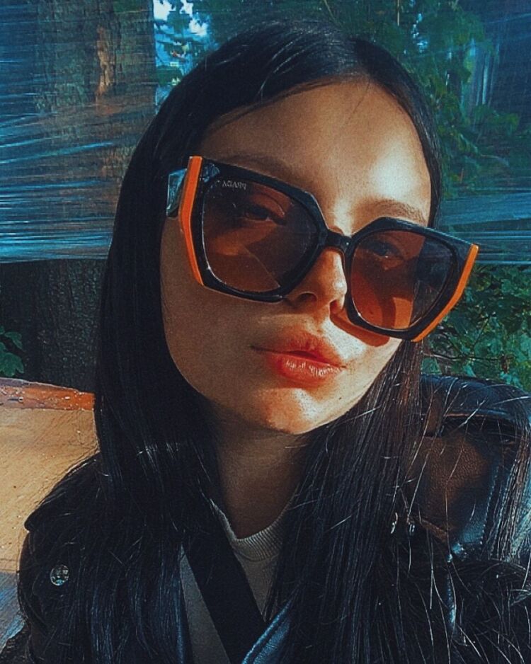  44237793  Karina, 22 ,    