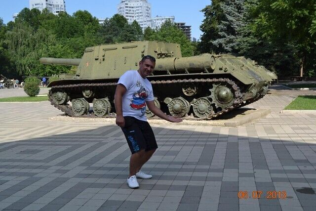  41957373  Robert, 43 ,    