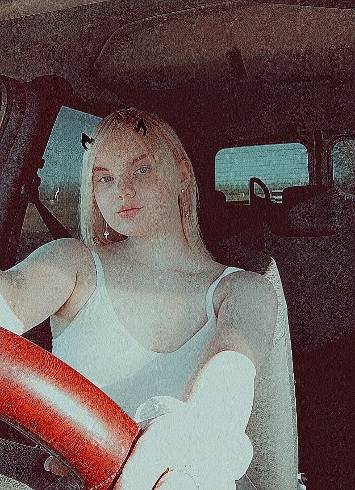  35988623  Karolina, 20 ,    