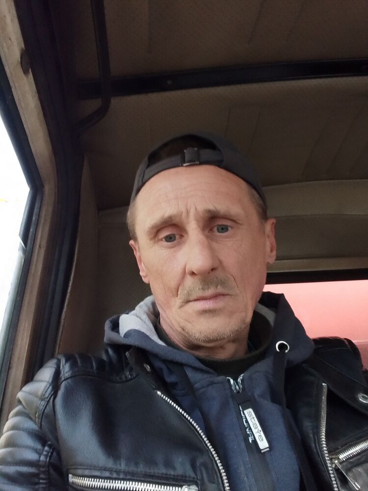  54165263  Mikhail, 52 ,    