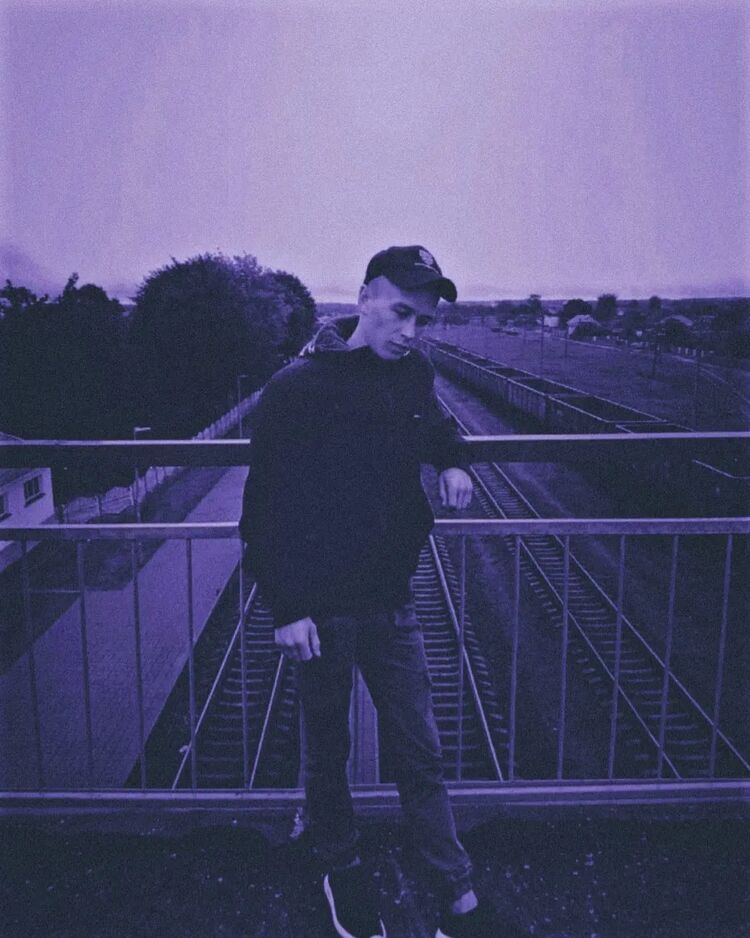  33187853  , 22 ,    -