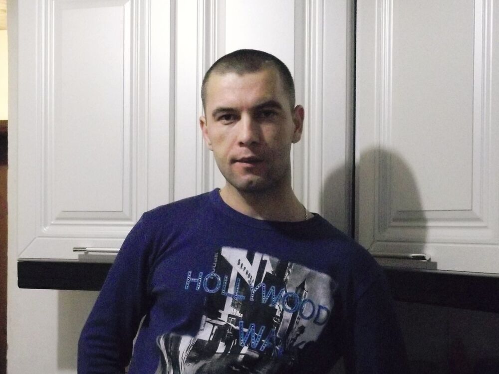  4297453  Dzmitru, 61 ,    