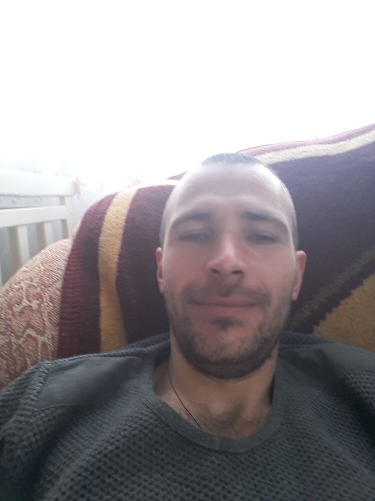  10736793  Serj, 39 ,    