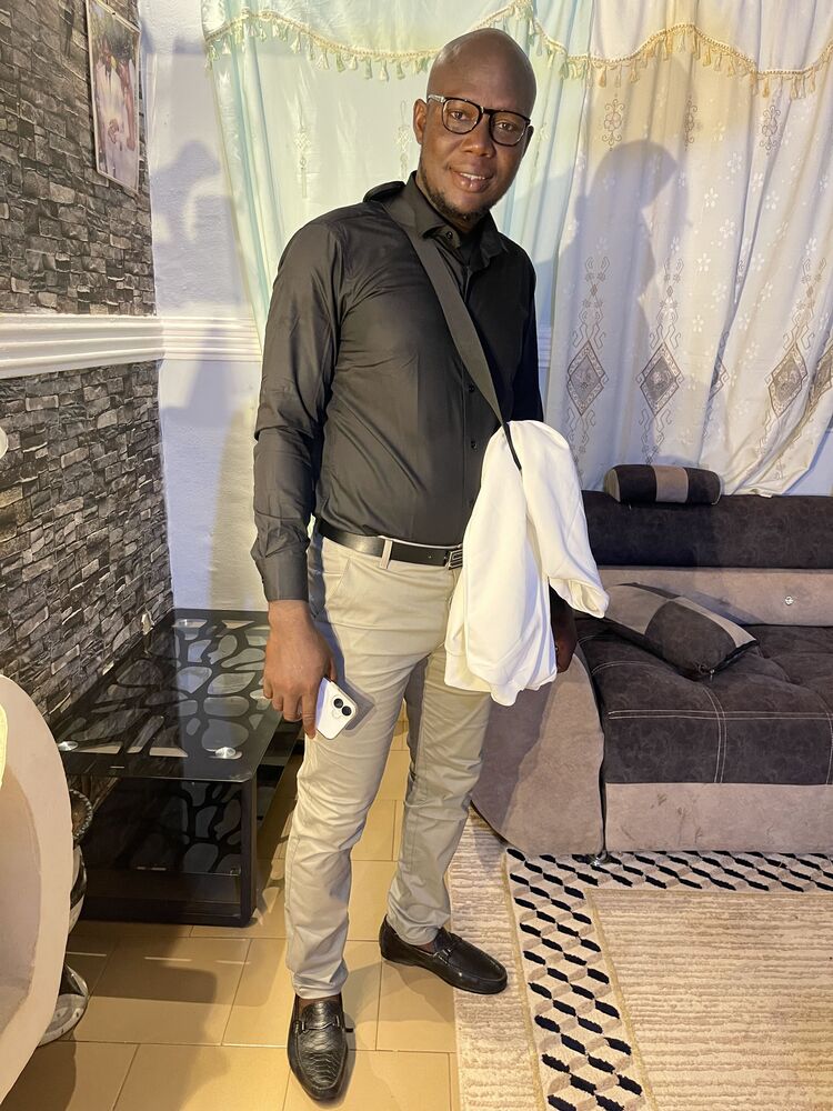  54000993  Demba, 35 ,    -