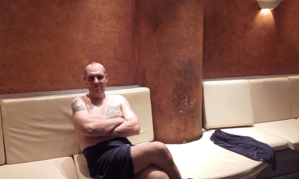  8319633  Dmitrij, 55 ,    