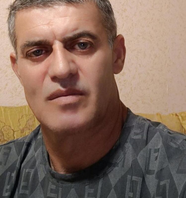  46326893  Adam, 48 ,    