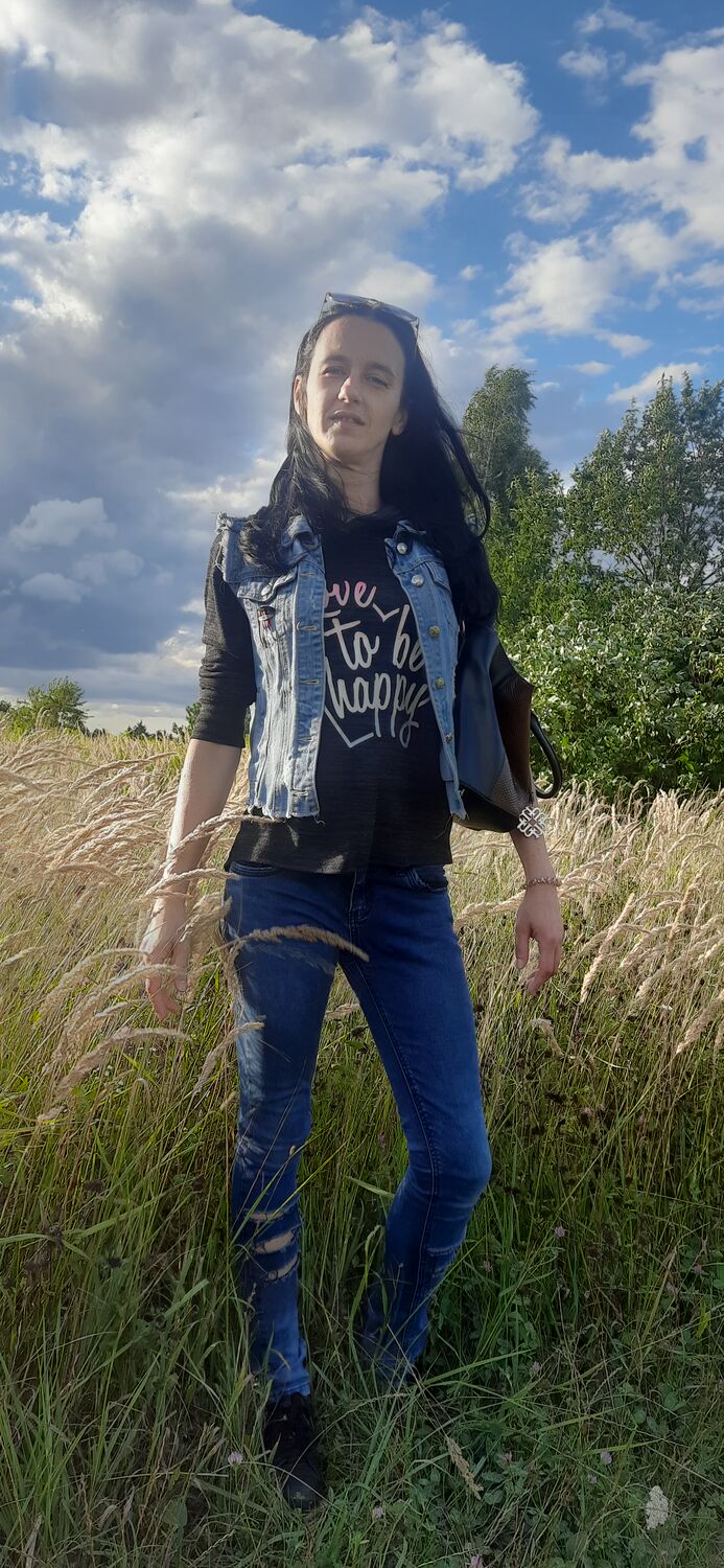  40008583  Yuliia, 38 ,    