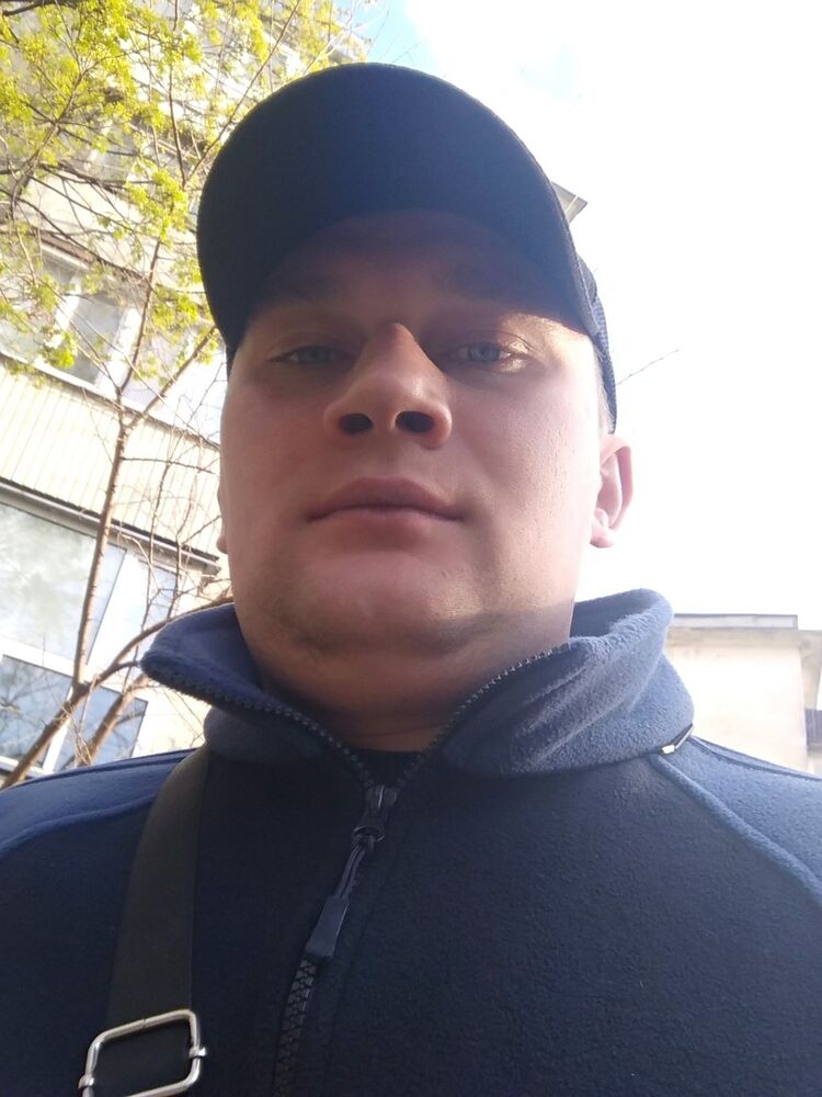  16343133  Viktor, 36 ,    