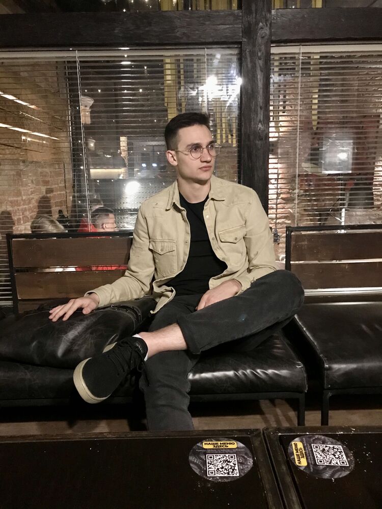  33158573  Maykl, 24 ,    