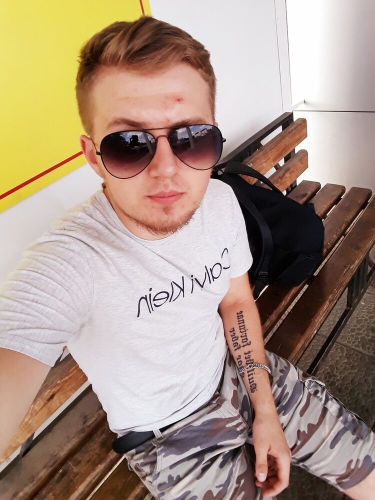  19049693  , 28 ,    