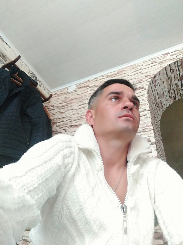  13736193  Alex, 42 ,     