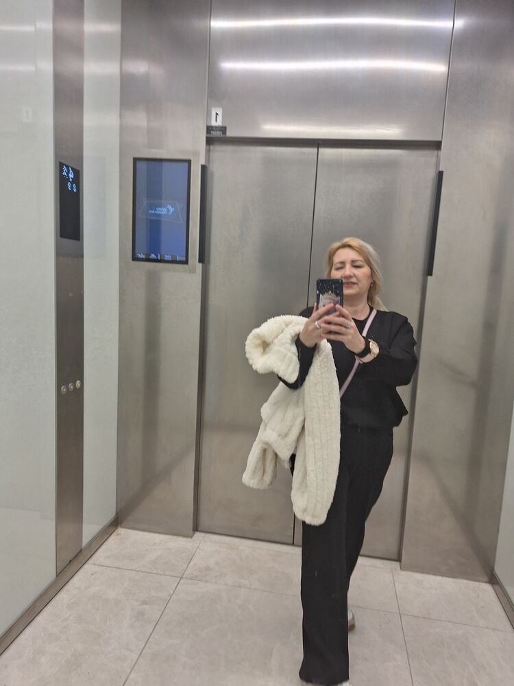  52723553  , 45 ,    Dolphin