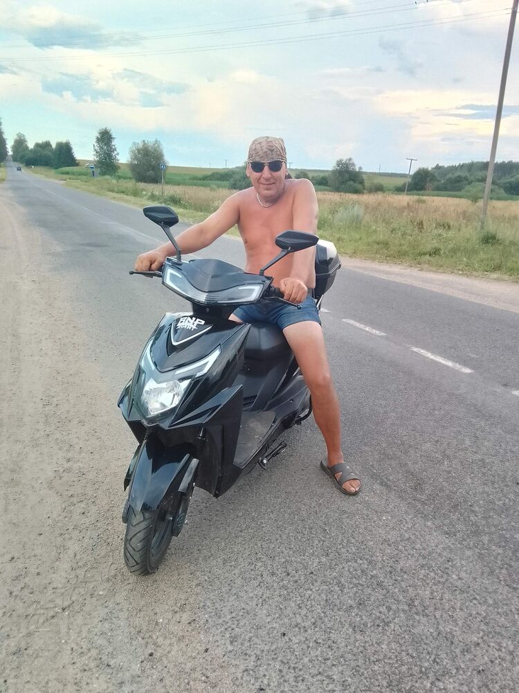  48179083  , 51 ,    
