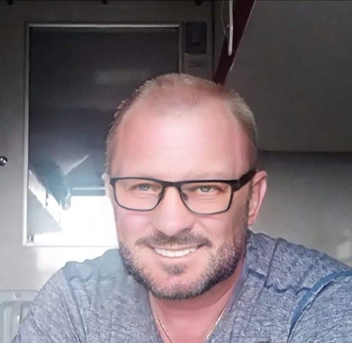  39174593  Oleg, 47 ,    