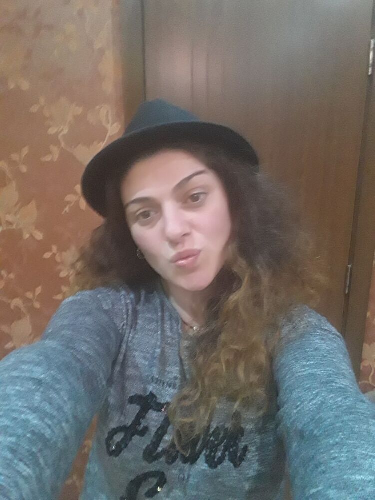  11433733  Anna, 40 ,    