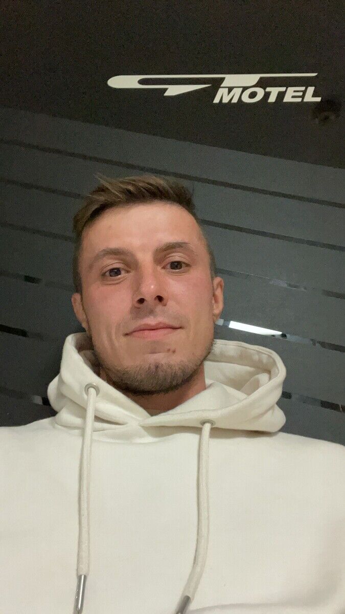  22390413  Denis, 37 ,    