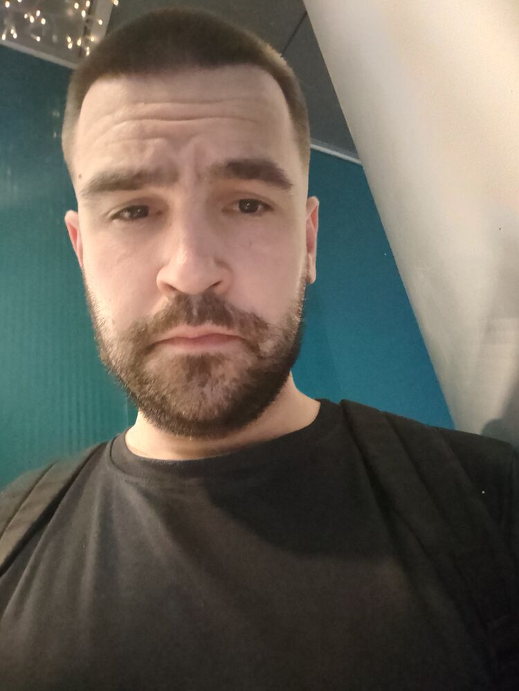  39956993  Pavel, 26 ,    