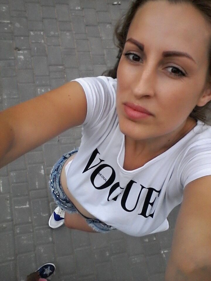  24415693  , 28 ,    