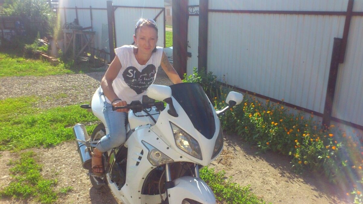  7413503  Elena, 41 ,    