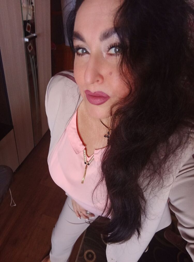  48876813  Tasha, 47 ,    