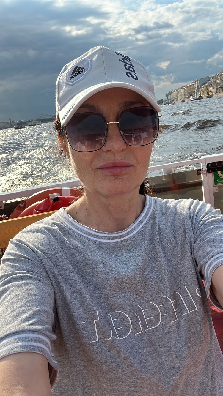  52930953  Kenya, 54 ,    -