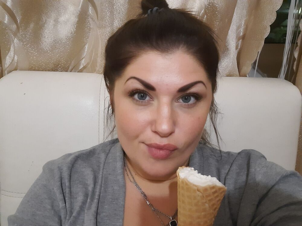  48952423  TANIA, 38 ,    